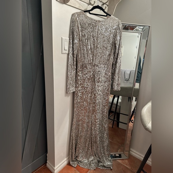 roxy earle le chateau sequin gown - Picture 2 of 2